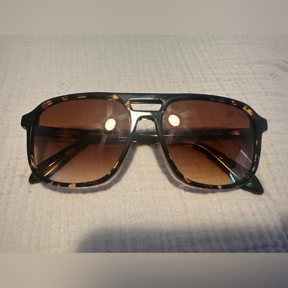 Quay Australia “On the fly” tortoise aviators